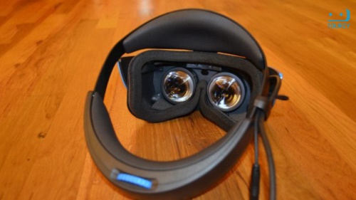 Thiết kế và vật liệu của tai nghe Acer Windows VR mang lại cảm giác thực tế