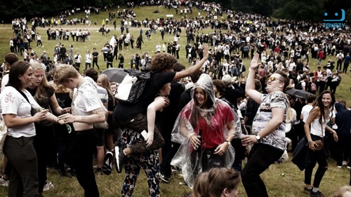 Sự kiện Puttefest của Đan Mạch nơi thanh thiếu niên tiêu thụ rượu bia một cách vô tội vạ