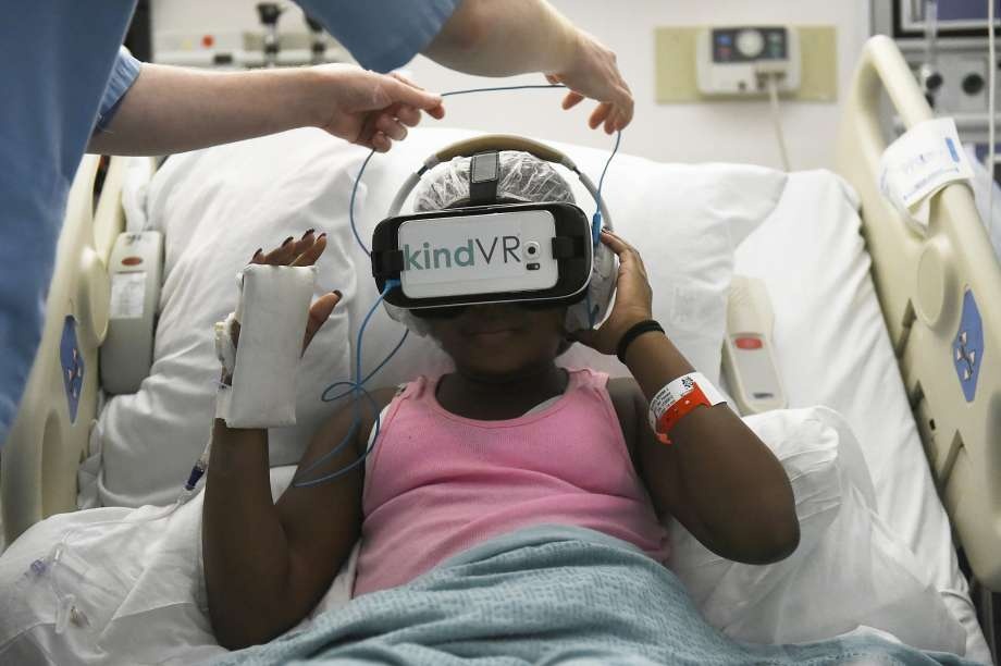 Áp dụng công nghệ thực tế ảo nhằm giảm đau cho bệnh nhân