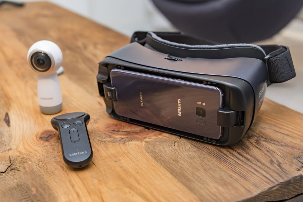 Thiết bị xem VR Samsung VR